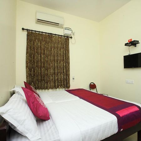 Oyo 10465 Koyambedu Chennai Hotel Buitenkant foto