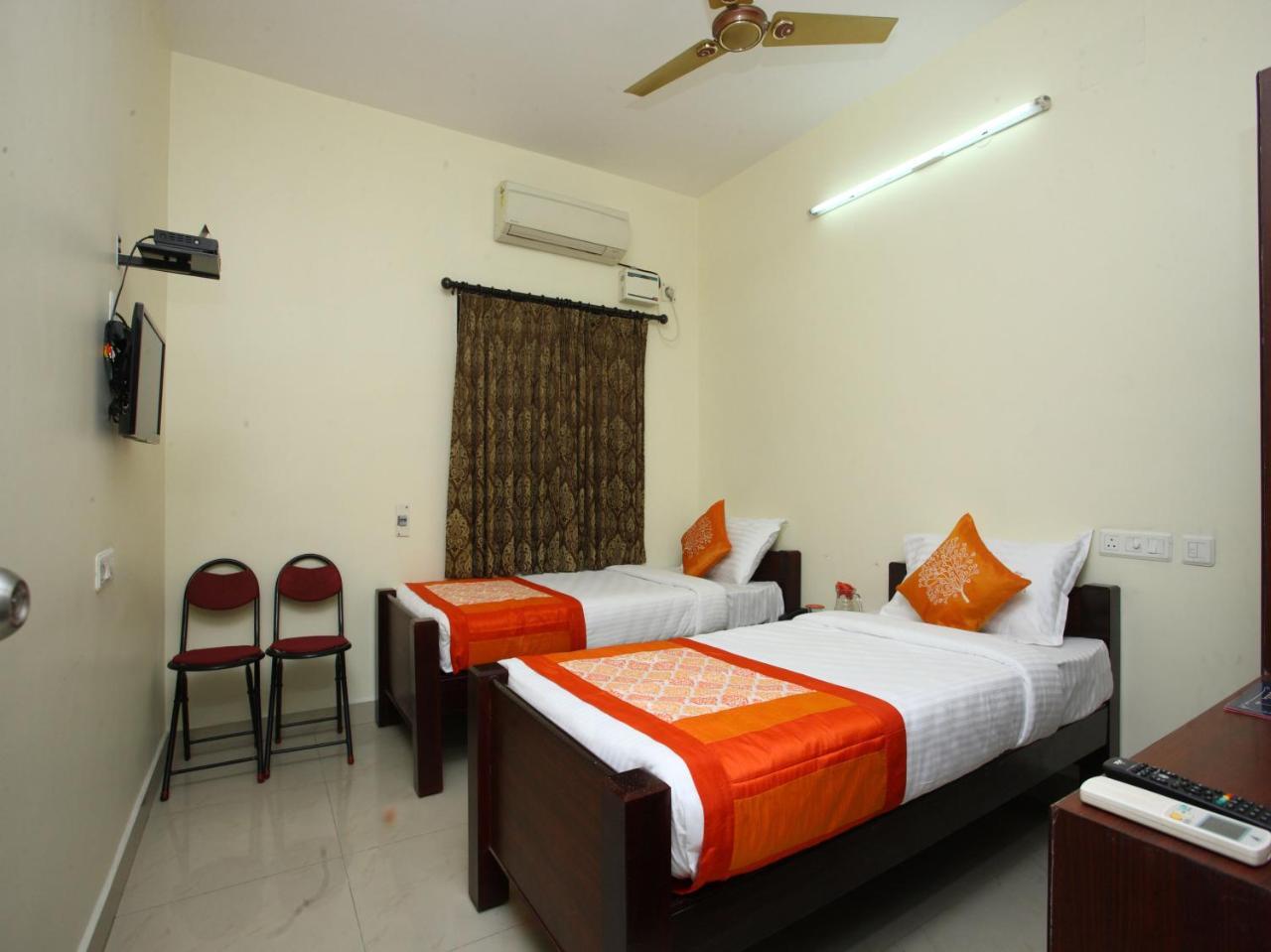 Oyo 10465 Koyambedu Chennai Hotel Buitenkant foto