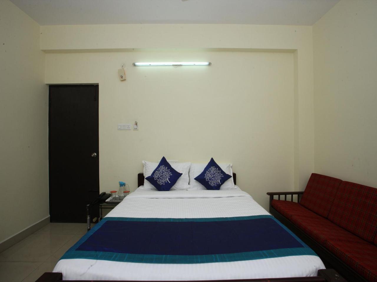 Oyo 10465 Koyambedu Chennai Hotel Buitenkant foto