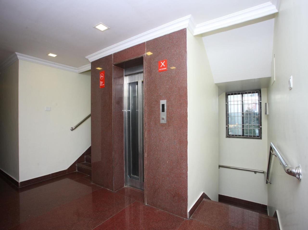 Oyo 10465 Koyambedu Chennai Hotel Buitenkant foto