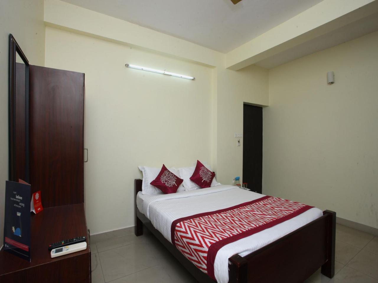 Oyo 10465 Koyambedu Chennai Hotel Buitenkant foto