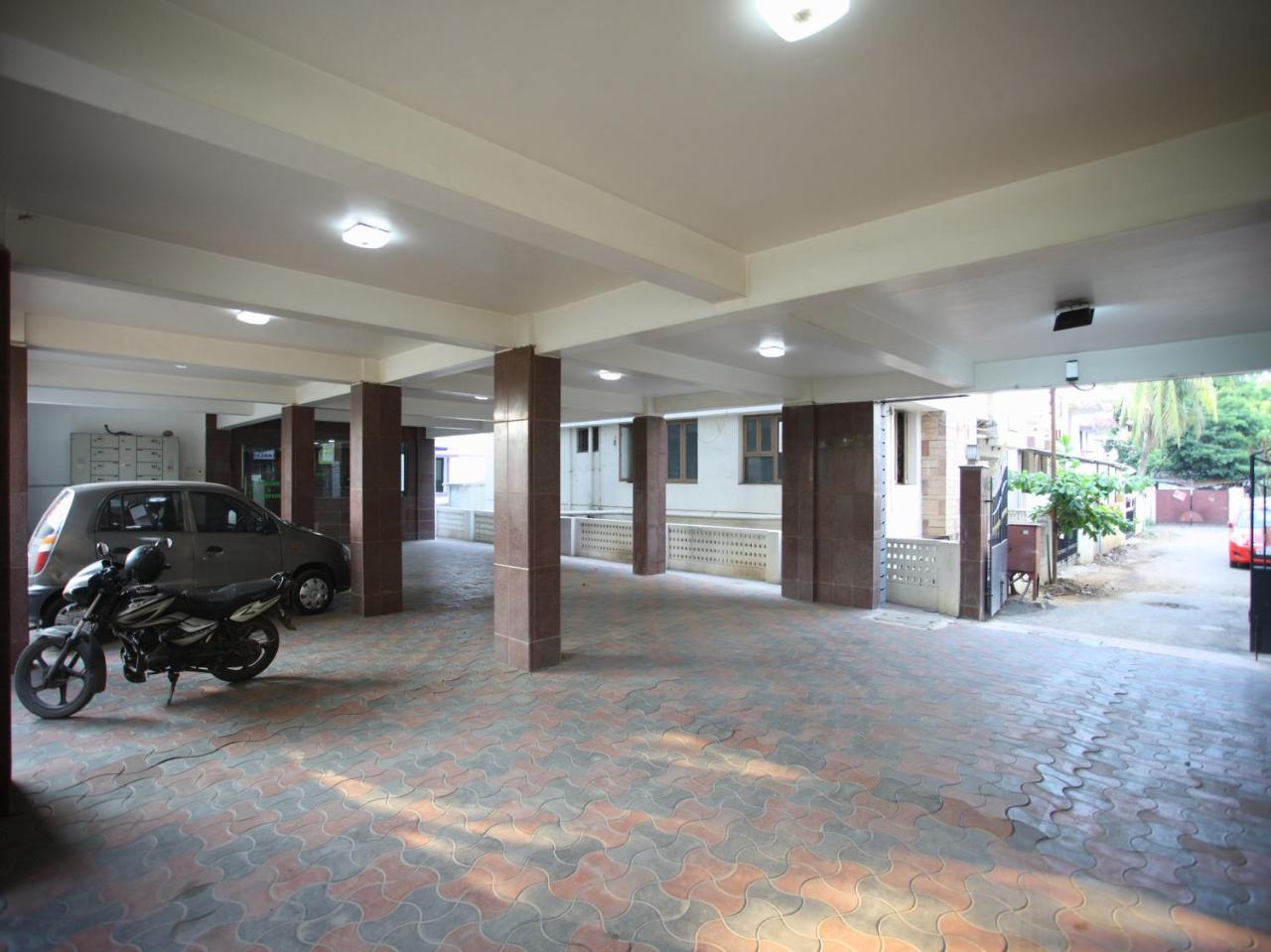 Oyo 10465 Koyambedu Chennai Hotel Buitenkant foto