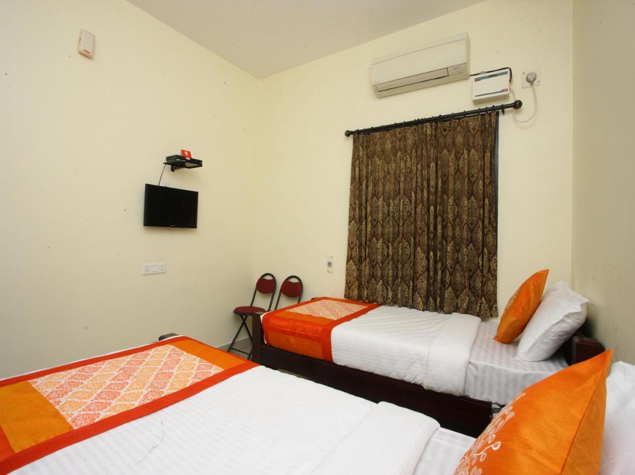 Oyo 10465 Koyambedu Chennai Hotel Buitenkant foto