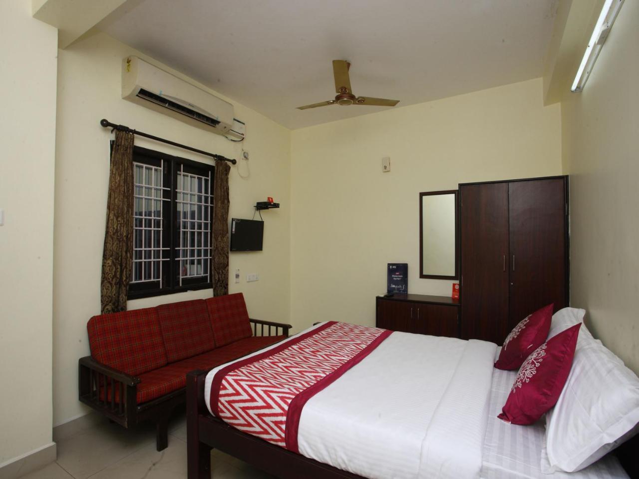Oyo 10465 Koyambedu Chennai Hotel Buitenkant foto