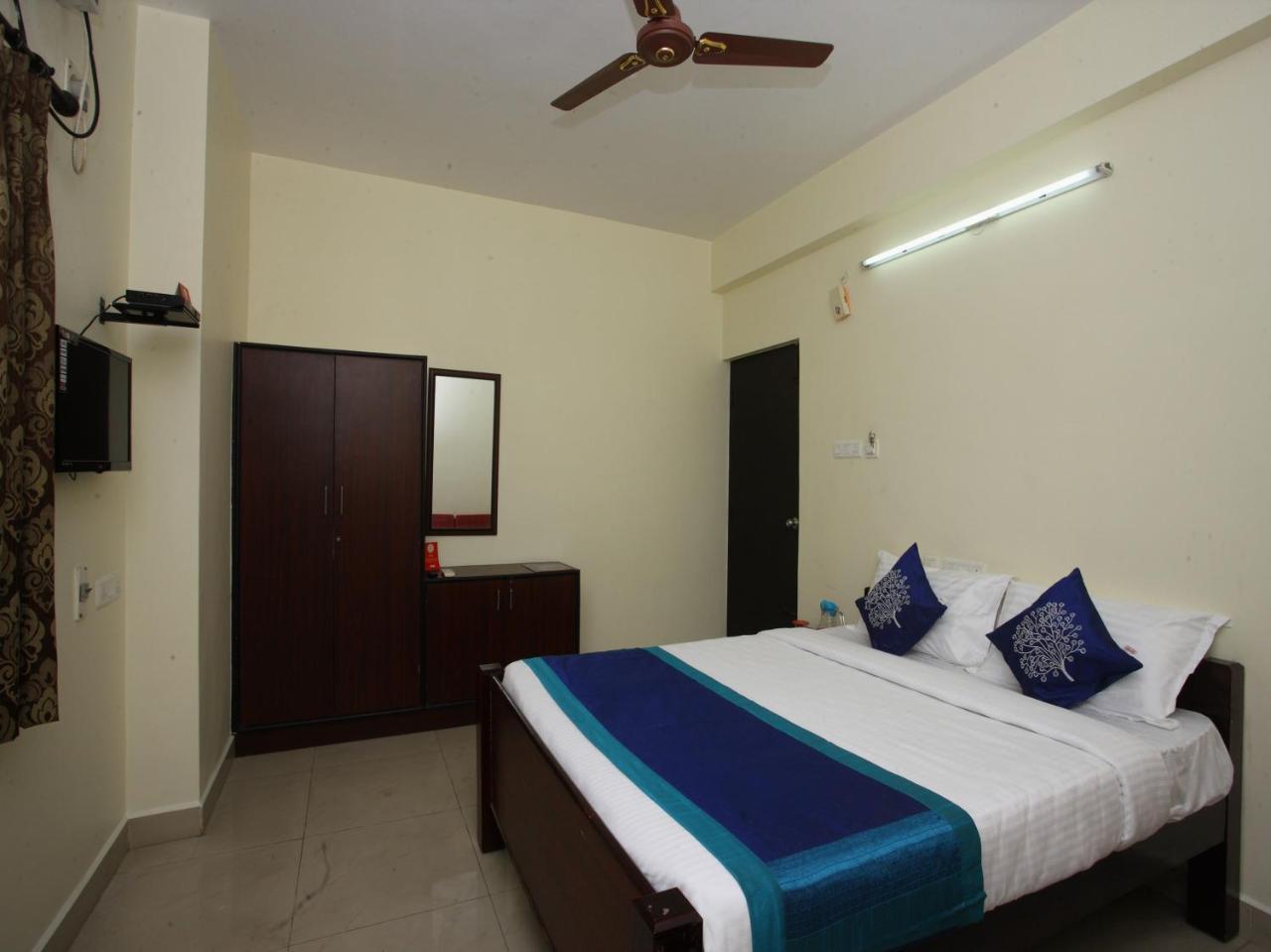 Oyo 10465 Koyambedu Chennai Hotel Buitenkant foto